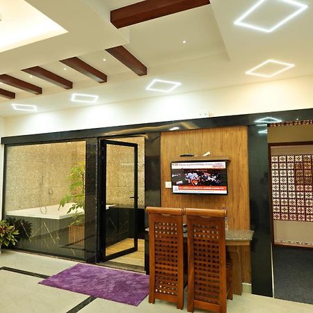 Krishnakripa Premium Residency Hotel Kochi Exterior foto
