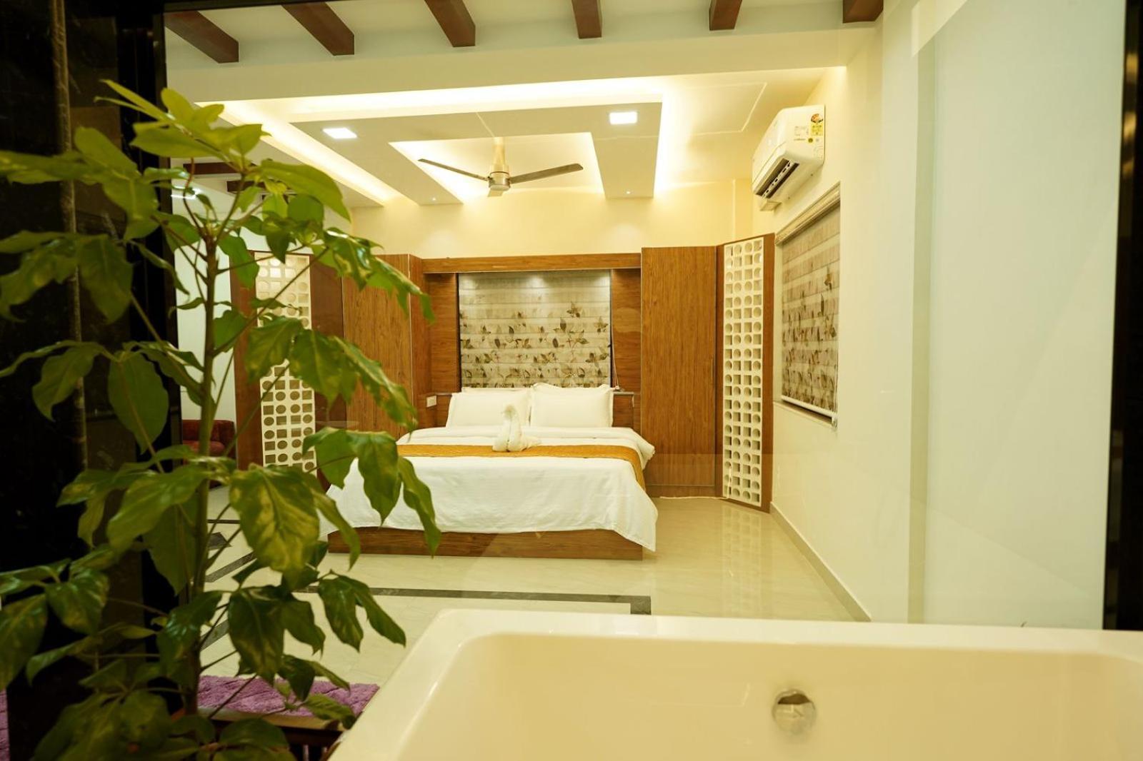 Krishnakripa Premium Residency Hotel Kochi Exterior foto