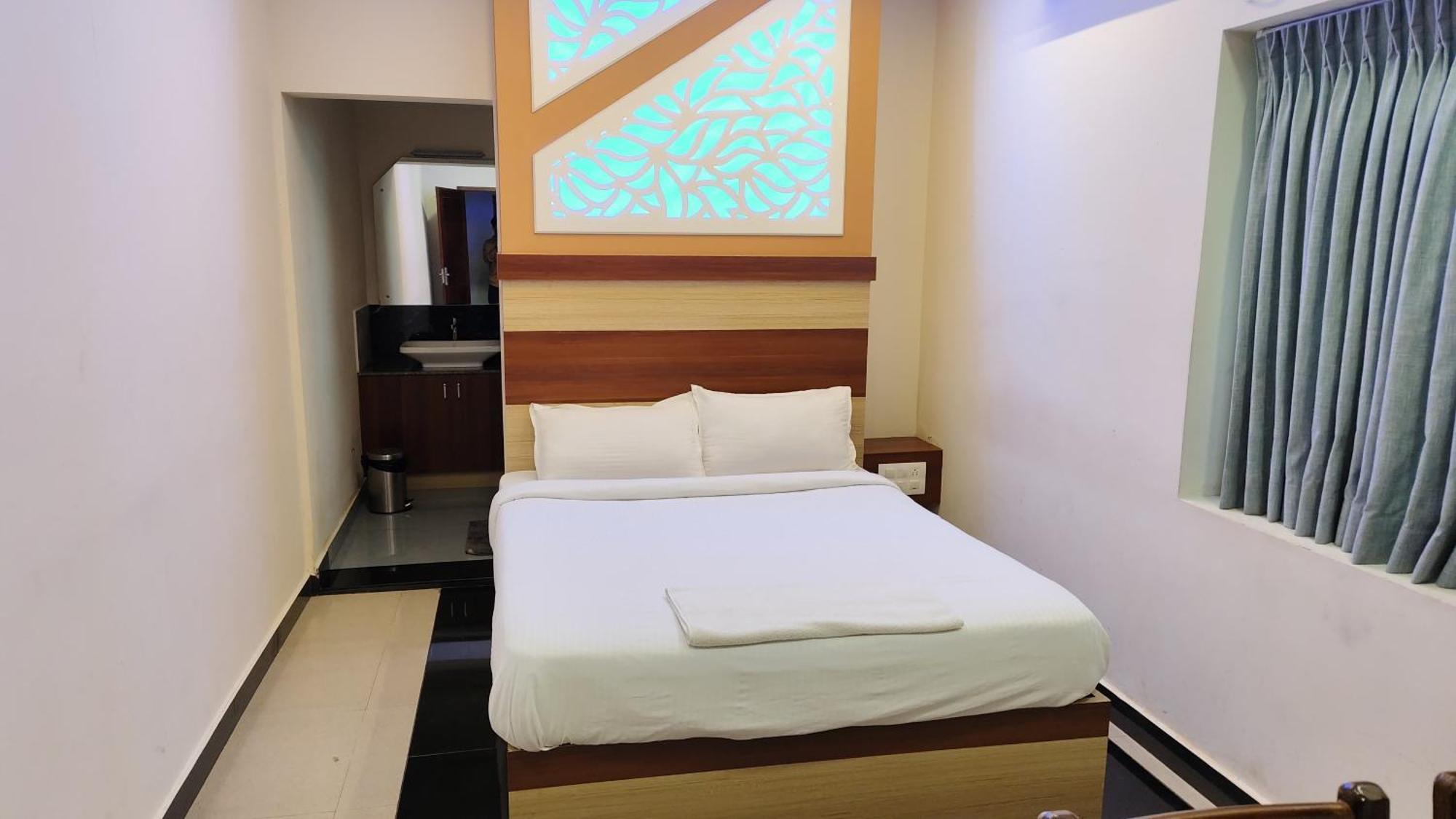 Krishnakripa Premium Residency Hotel Kochi Exterior foto